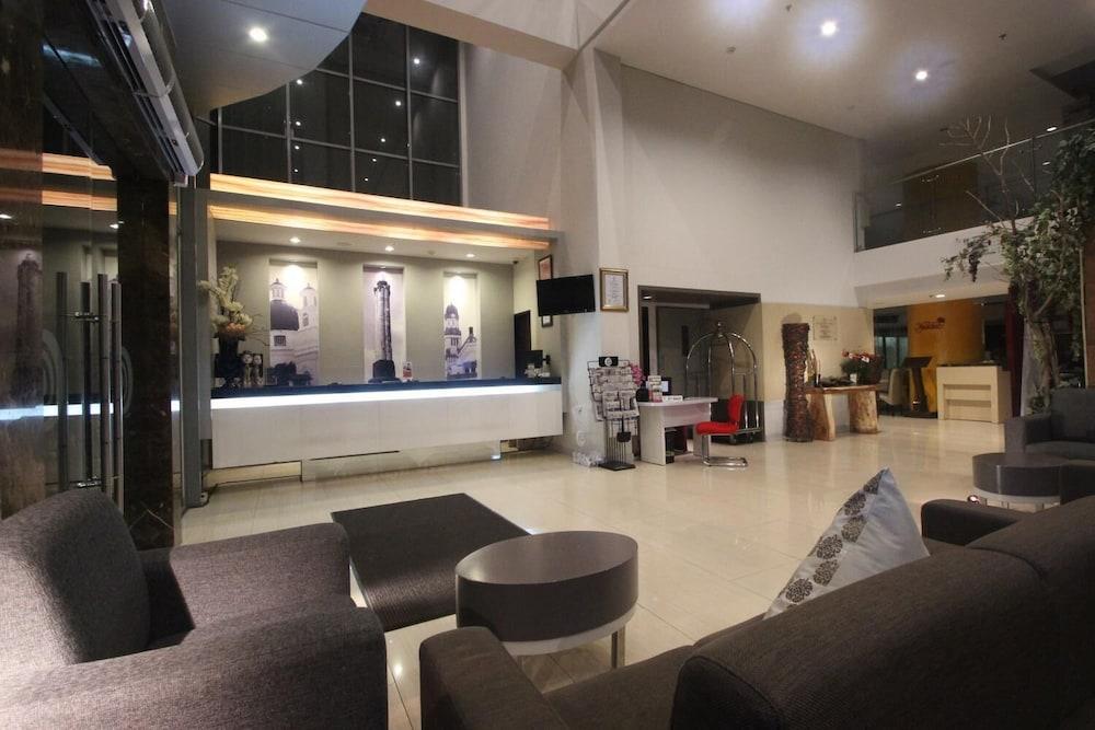 Hotel @Hom Semarang Simpang Lima Zewnętrze zdjęcie