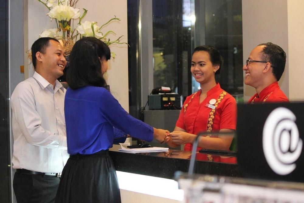 Hotel @Hom Semarang Simpang Lima Zewnętrze zdjęcie