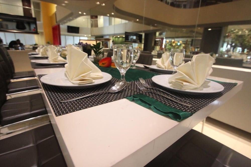 Hotel @Hom Semarang Simpang Lima Zewnętrze zdjęcie