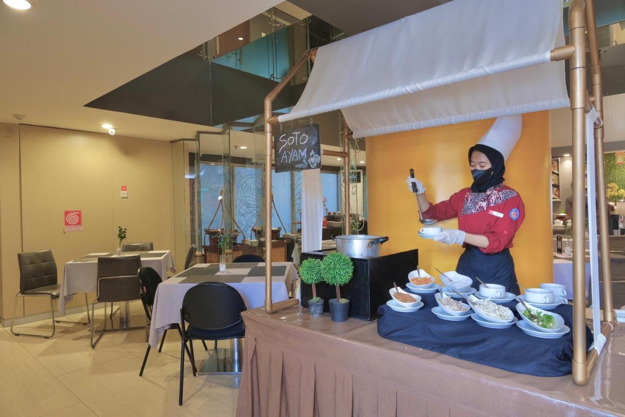 Hotel @Hom Semarang Simpang Lima Zewnętrze zdjęcie