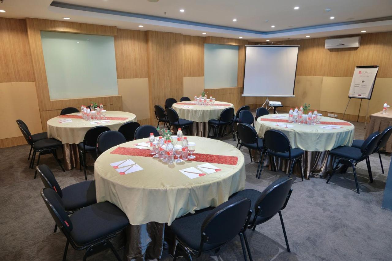 Hotel @Hom Semarang Simpang Lima Zewnętrze zdjęcie