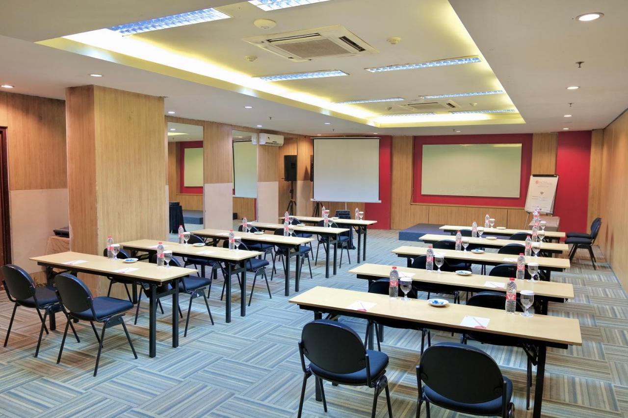 Hotel @Hom Semarang Simpang Lima Zewnętrze zdjęcie