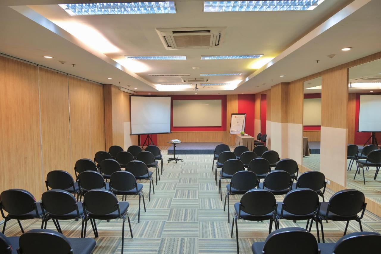 Hotel @Hom Semarang Simpang Lima Zewnętrze zdjęcie