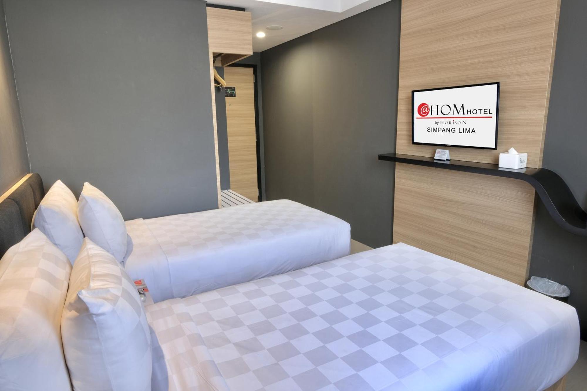 Hotel @Hom Semarang Simpang Lima Zewnętrze zdjęcie