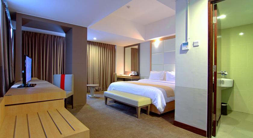 Hotel @Hom Semarang Simpang Lima Zewnętrze zdjęcie
